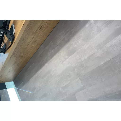 Gyöngyszürke Art beton AquaPro laminált padló